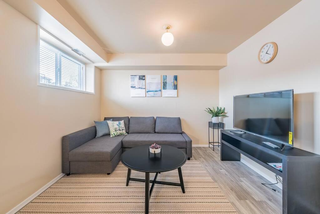 Mt Pleasant Nw 2 Bedrooms 500 Calgary Exterior photo